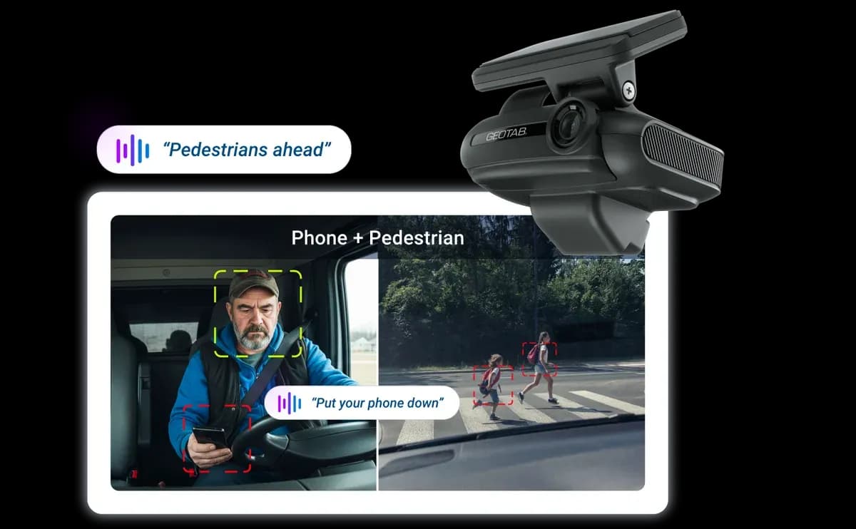Caméra Geotab GO Focus Pro au-dessus d'un écran partagé montrant la détection du téléphone en cabine et celle de piétons à un passage pour piétons